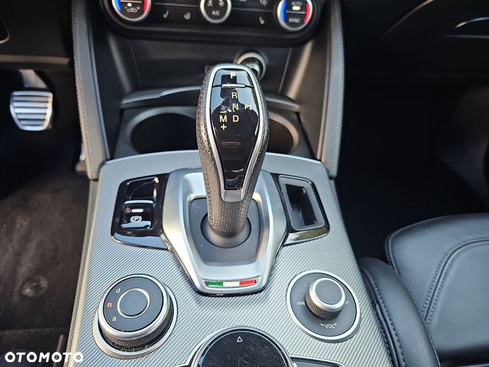 Alfa Romeo Stelvio 2.0 Turbo Veloce TI Q4 - 17