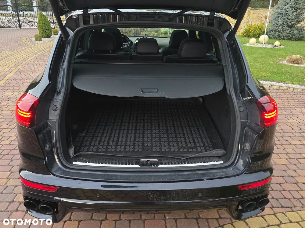 Porsche Cayenne S Diesel Platinum Edition - 26