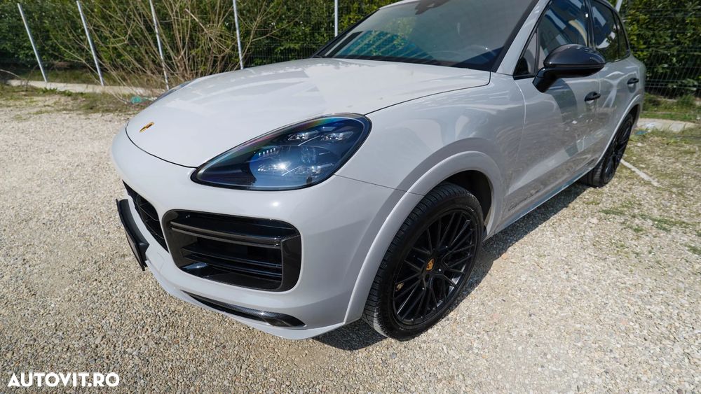 Porsche Cayenne Turbo - 2