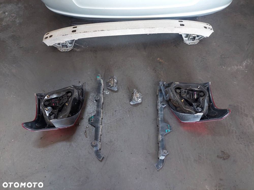 KOMPLETNY TYŁ KLAPA BAGAŻNIKA ZDERZAK TYŁ LAMPY AVENSIS T25 HB 1C0 - 3