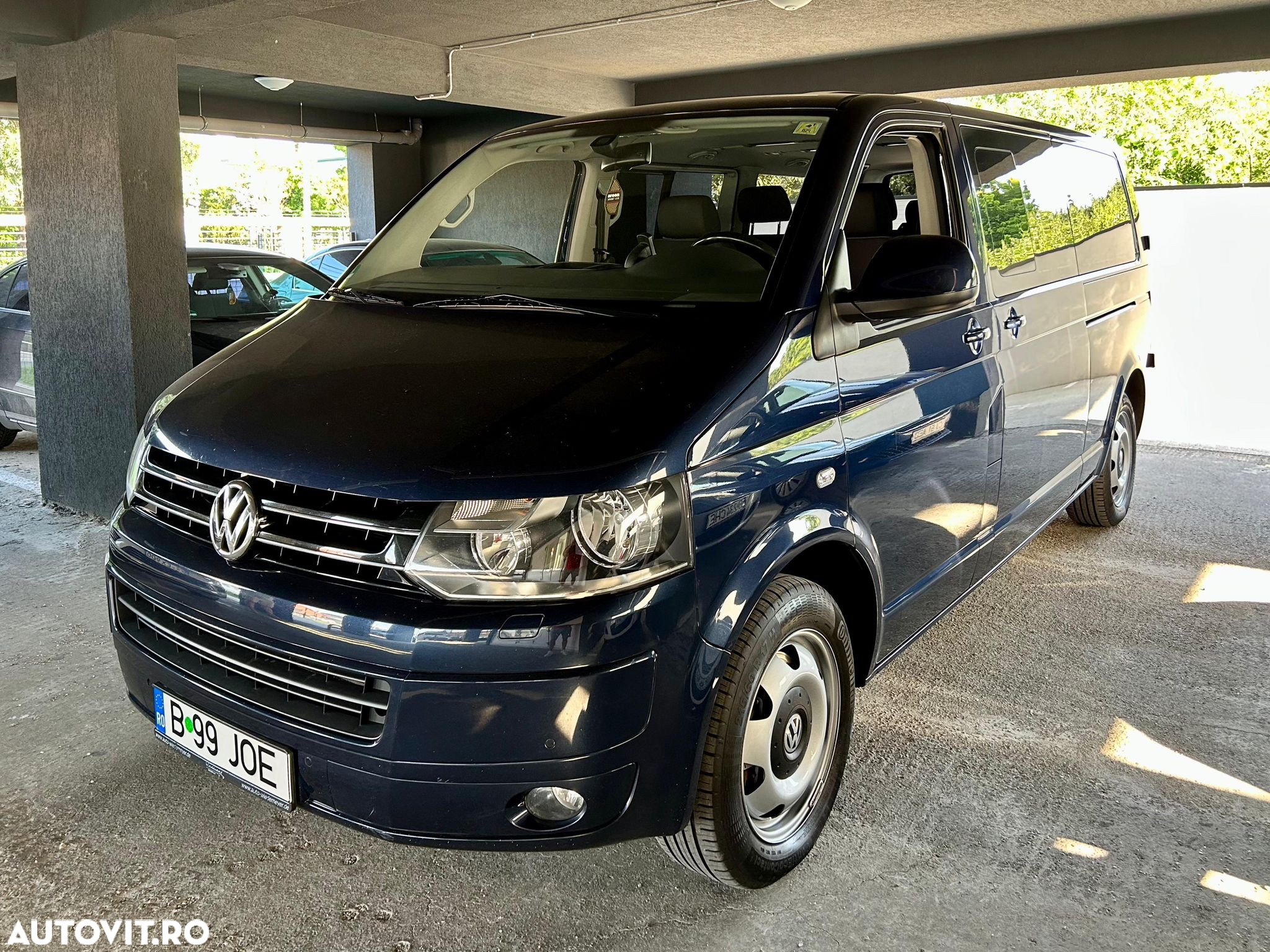 Volkswagen Caravelle - 2