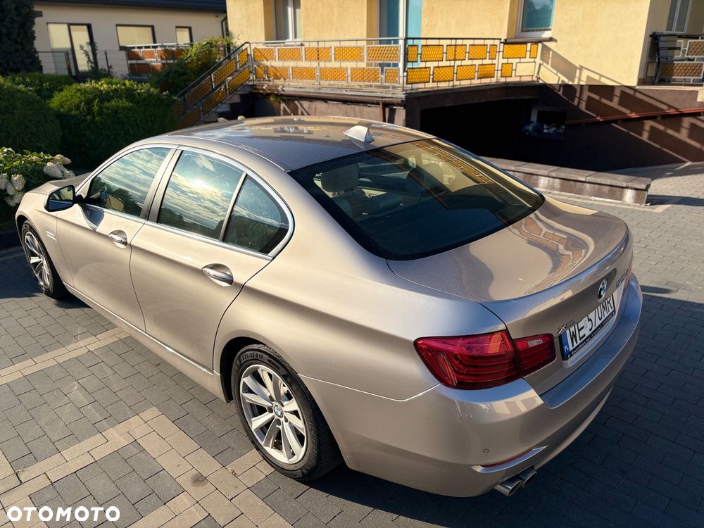 BMW Seria 5 525d xDrive - 10