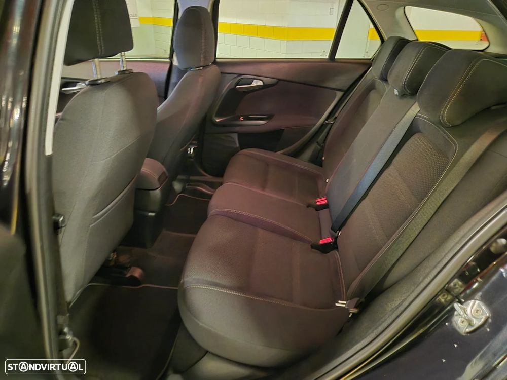 Fiat Tipo Station Wagon 1.3 M-Jet Lounge - 29