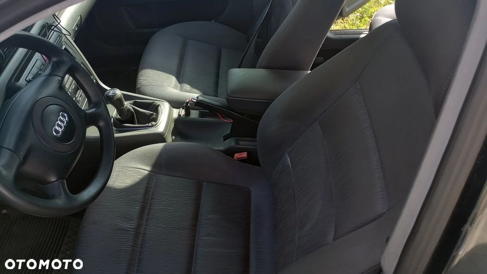 Audi A4 Limousine - 16