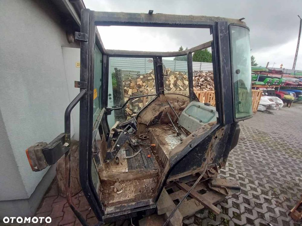 Elementy kabiny Massey Ferguson 8150 - 3