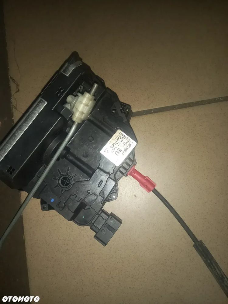 Opel Meriva B Zamek Prawy tyl 13279837