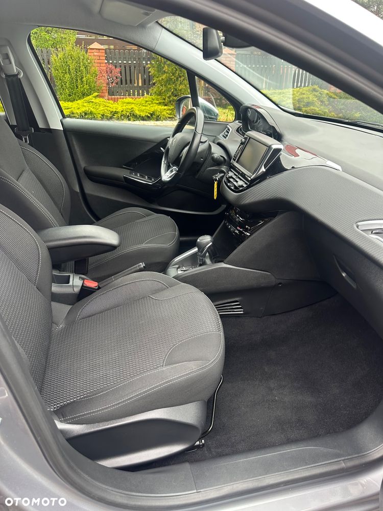 Peugeot 208 - 15