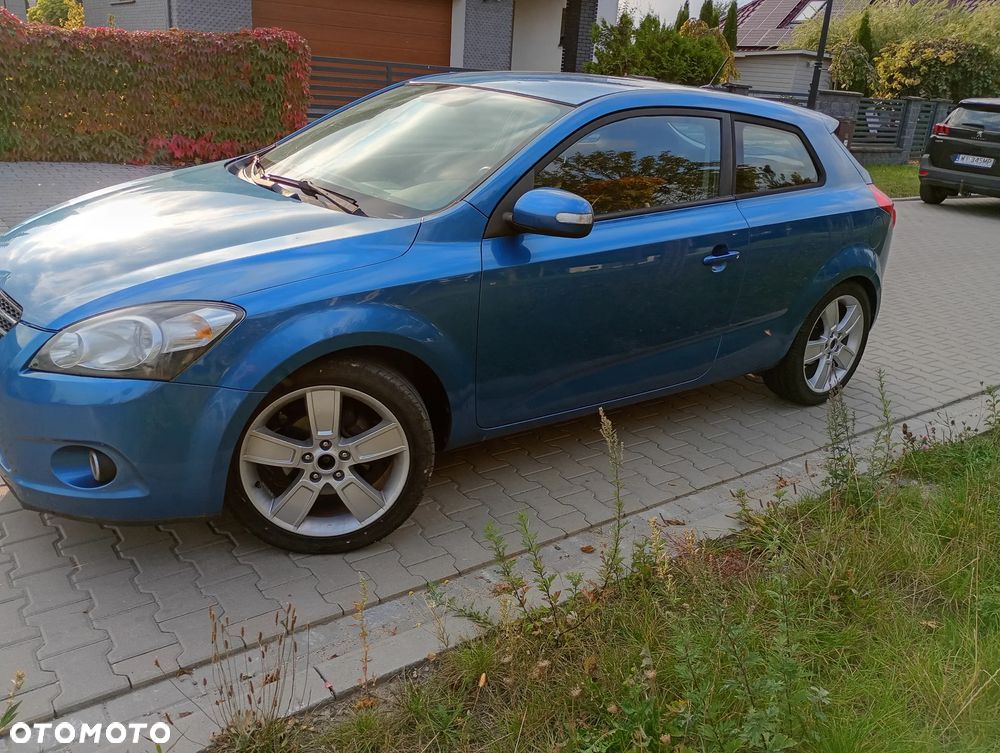 Kia Ceed - 1