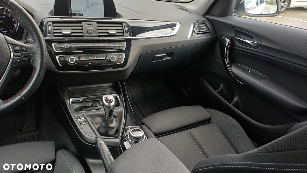BMW Seria 1 118i - 22