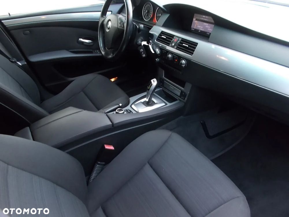 BMW Seria 5 525d - 9