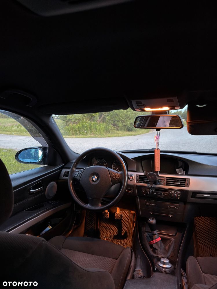BMW Seria 3 325i - 12