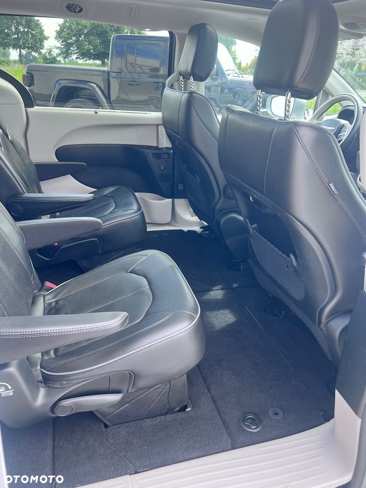 Chrysler Pacifica - 10