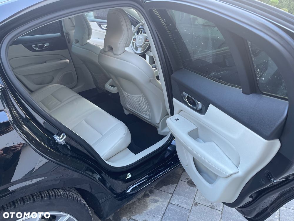 Volvo S60 T5 Momentum Pro - 13