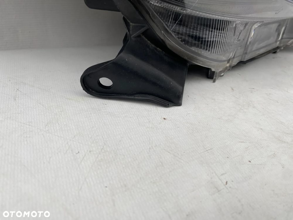 lampa yaris IV zwykły prawy eu cały - 6