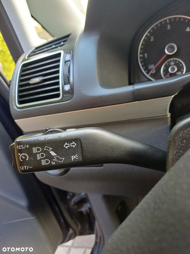 Volkswagen Touran 2.0 TDI DPF BlueMotion Technology Cup - 10