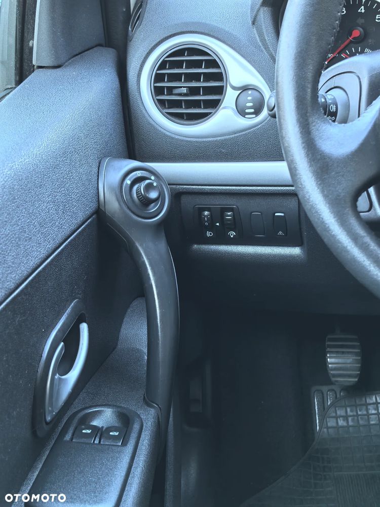 Renault Clio 1.2 16V Authentique - 10