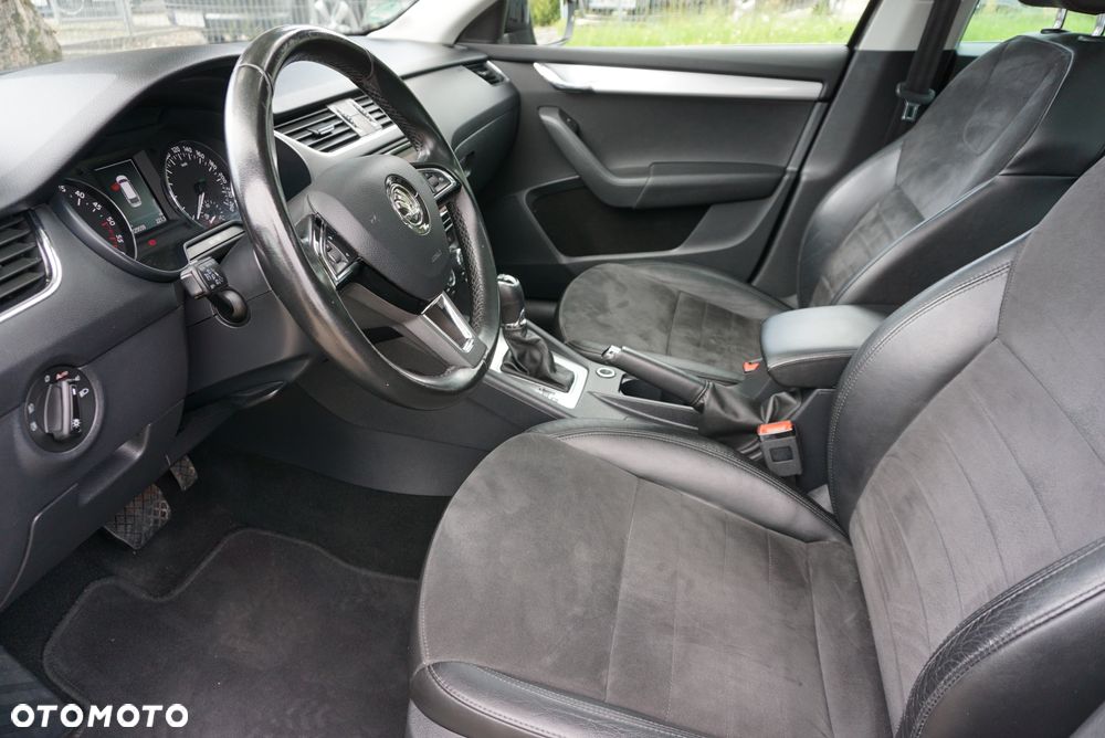 Skoda Octavia Combi 2.0 TDI DSG Premium Edition - 10