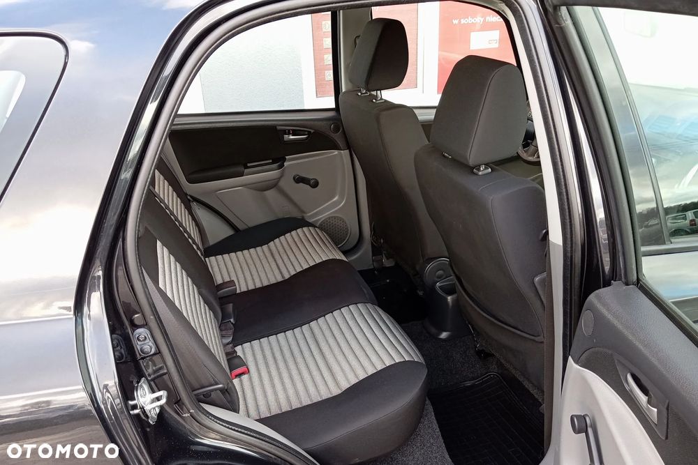 Suzuki SX4 1.6 Comfort 4WD - 33