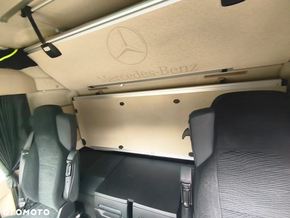 Mercedes-Benz Actros - 9