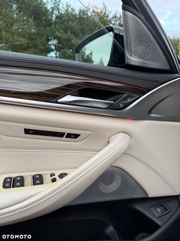 BMW Seria 5 M550i xDrive - 19