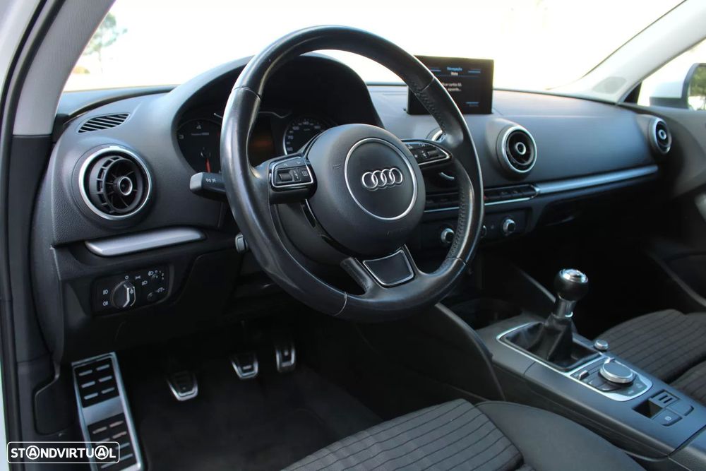 Audi A3 Limousine 1.6 TDI Business Line Attraction Ultra - 23