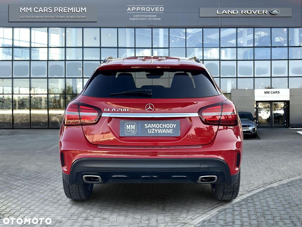 Mercedes-Benz GLA - 9