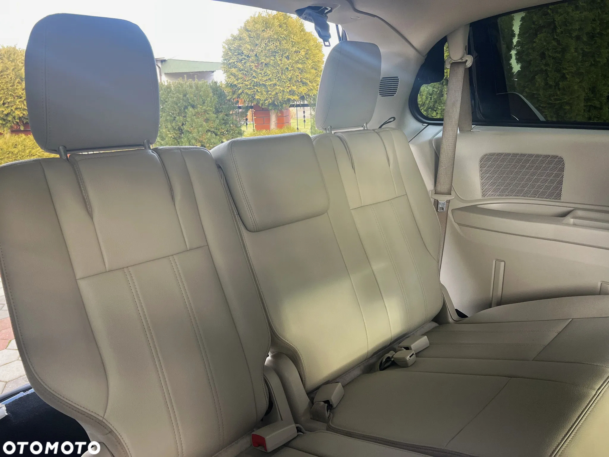 Chrysler Town & Country - 20