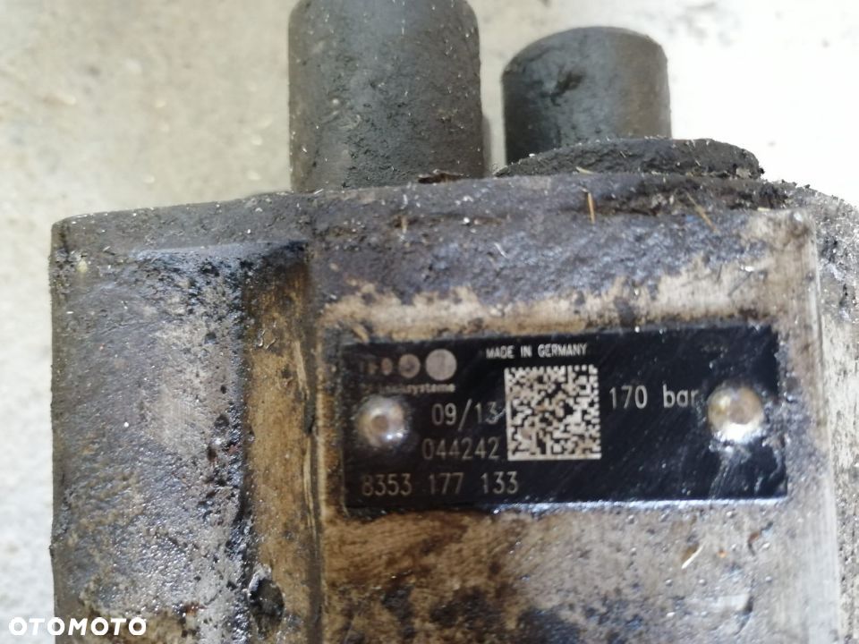 Rozdzielacz hydrauliczny 8353177133 / 8353900106 do samochodu ciężarowego - 4