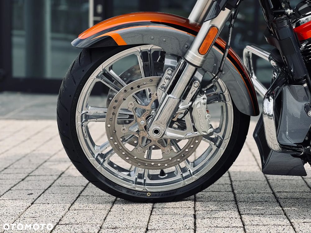 Harley-Davidson CVO Street Glide - 24