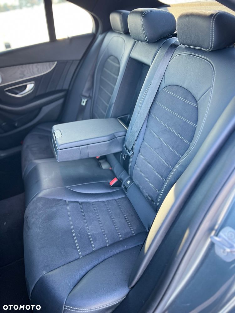 Mercedes-Benz Klasa C 200 4Matic 9G-TRONIC Edition 19 - 24