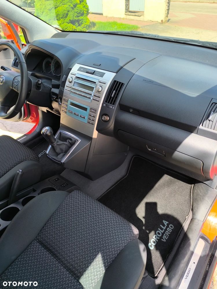 Toyota Corolla Verso 2.2 D-4D - 10