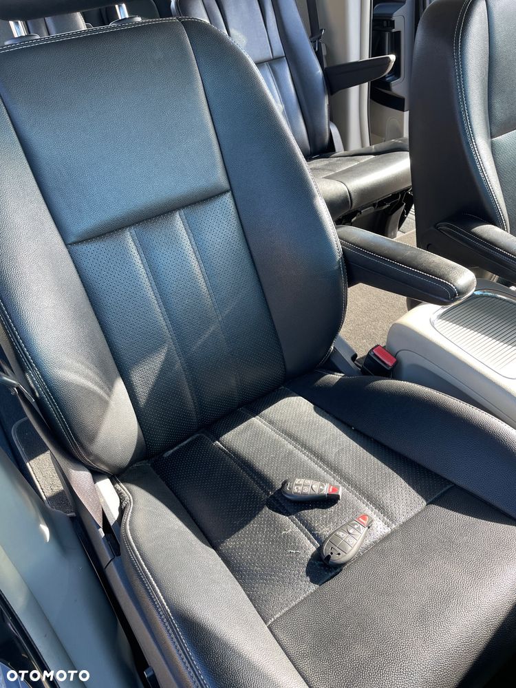 Chrysler Town & Country 3.6 Limited - 15