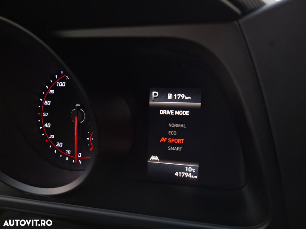 Hyundai Elantra - 25