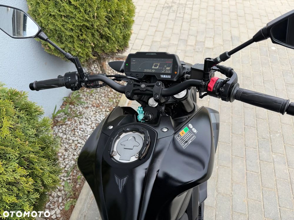Yamaha MT - 27