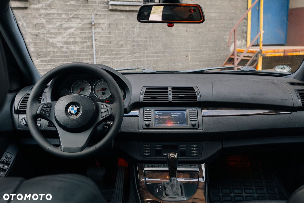 BMW X5 4.8 is - 30