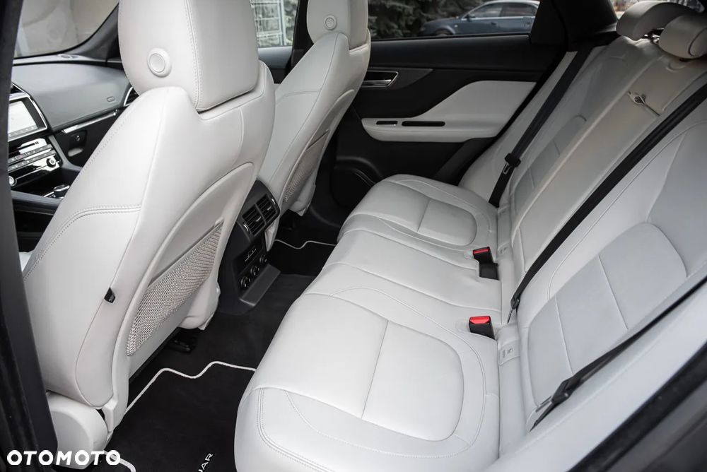 Jaguar F-Pace 3.0 TDV6 AWD First Edition - 30
