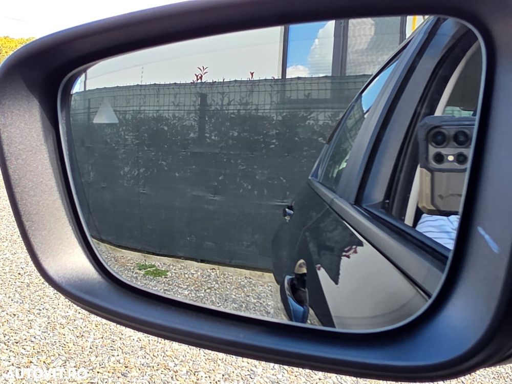 BMW Seria 3 320d xDrive AT MHEV - 38