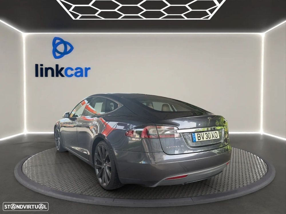 Tesla Model S - 5