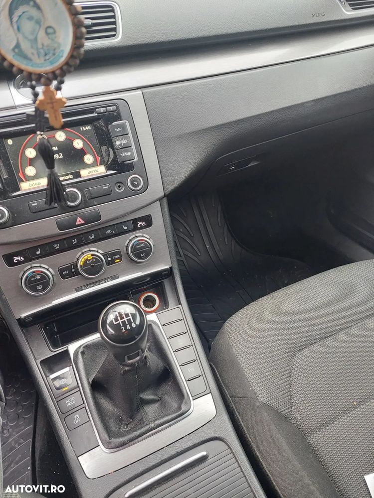 Volkswagen Passat 2.0 TDI Blue TDI Comfortline - 9