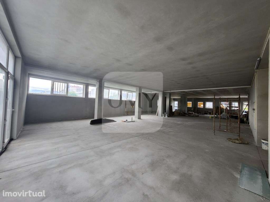 Loja de 770m2 Junto ao Mercado Municipal em Vila Real - Grande imagem: 2/15