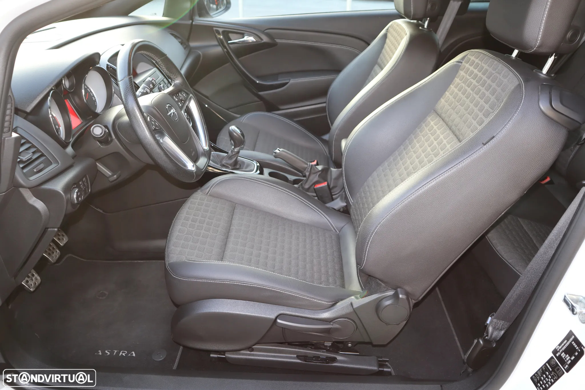 Opel Astra GTC 1.6 CDTi S/S - 10