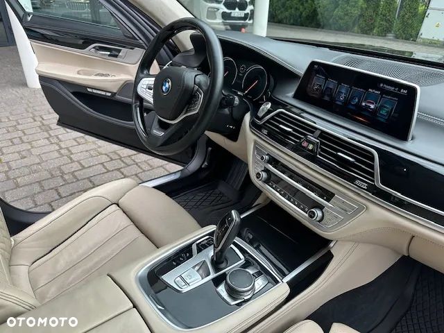 BMW Seria 7 740d xDrive - 10