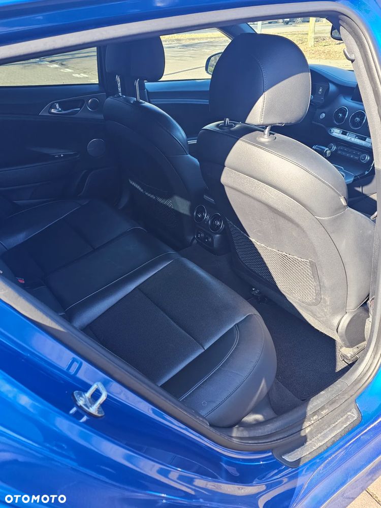 Kia Stinger 3.3 T-GDI V6 GT AWD - 11