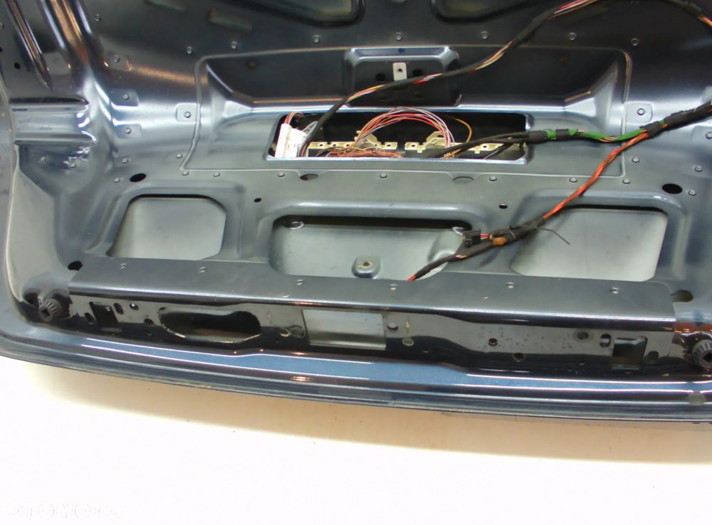 Mercedes E Klasa sedan W 211 Klapa bagażnika 189 - 11