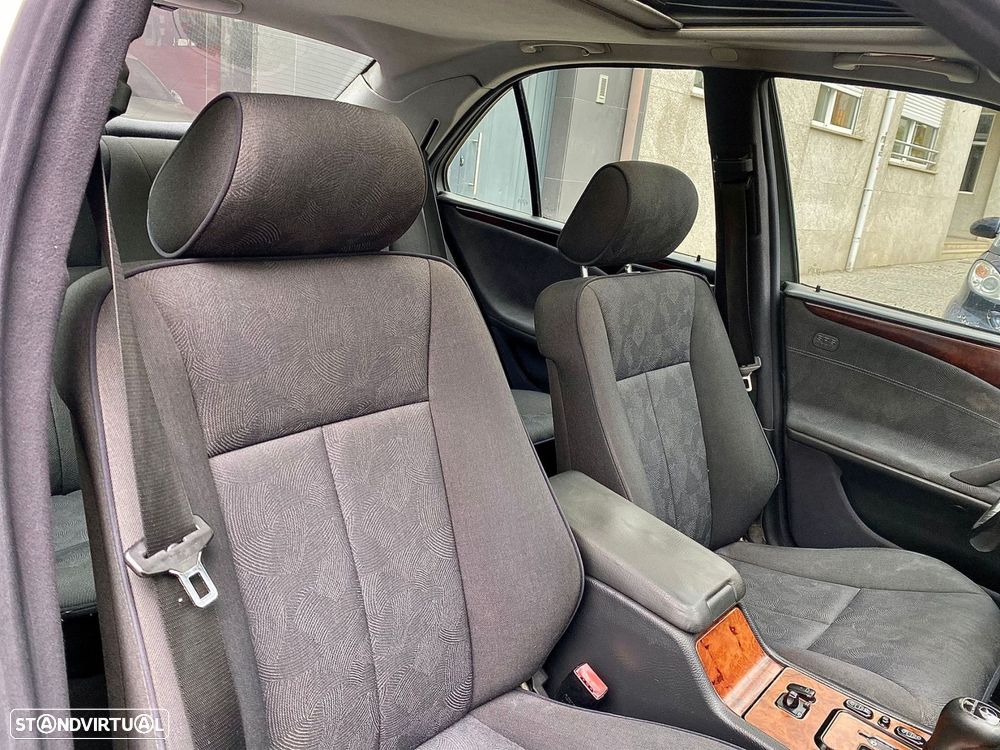 Mercedes-Benz E 220 - 21