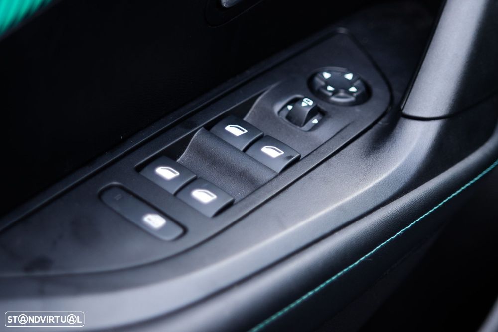 Peugeot 2008 1.2 PureTech Allure Pack - 19