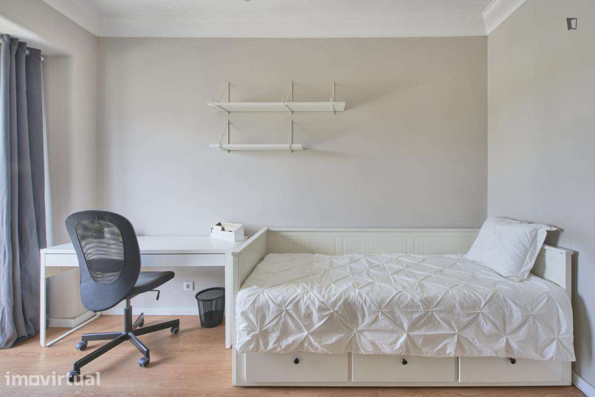 Quarto - localizado em Roma-Areeiro Lisbon - Grande imagem: 4/29