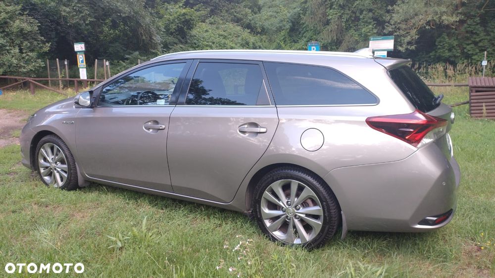 Toyota Auris 1.8 HSD Luna - 6