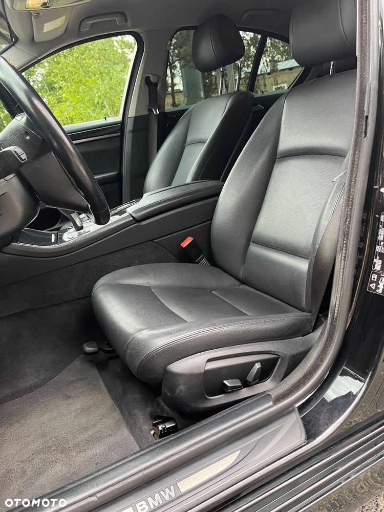 BMW Seria 5 520d xDrive - 12