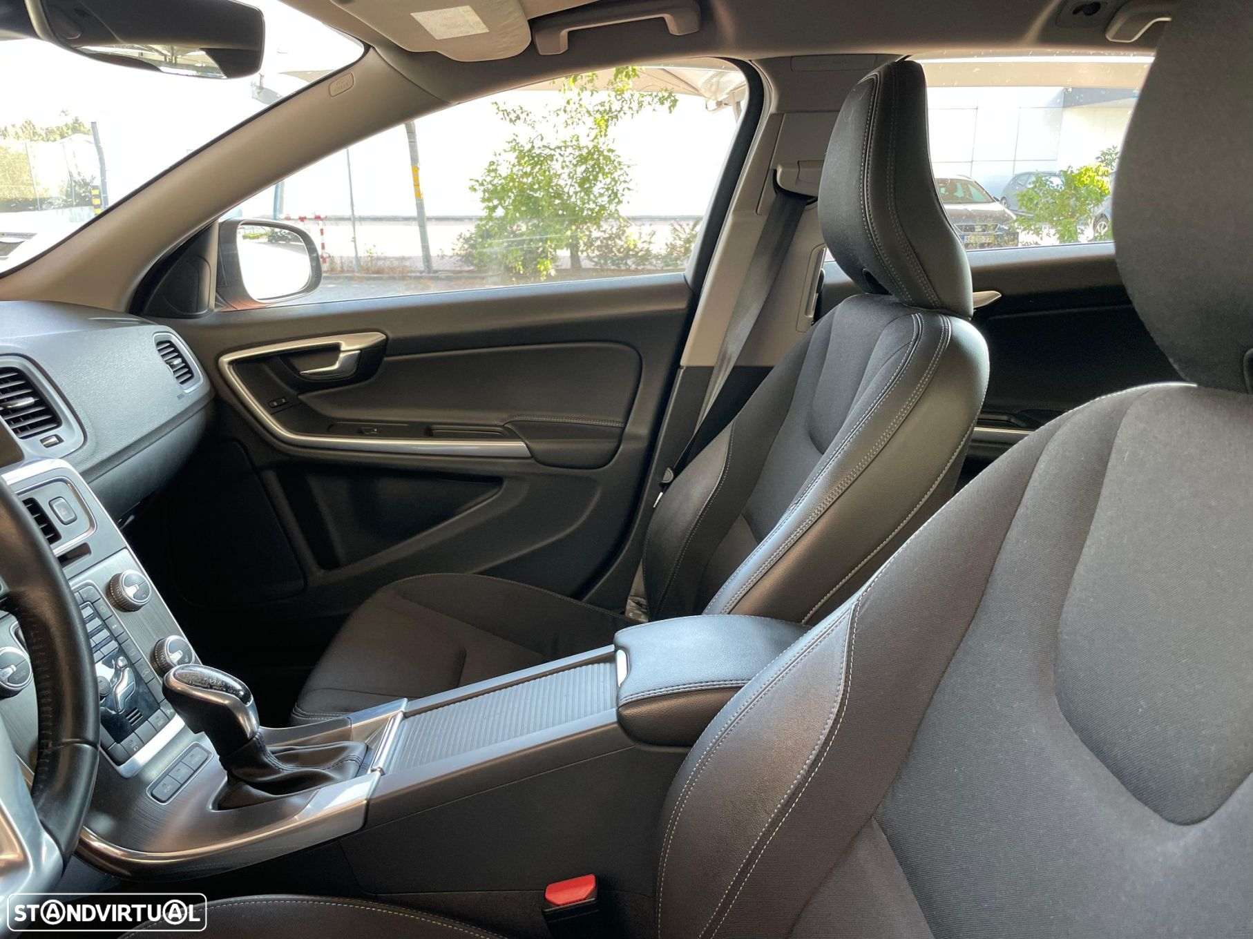 Volvo V60 2.4 D6 Momentum AWD Phev - 8